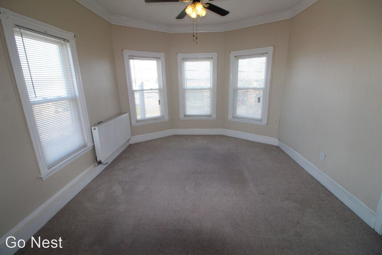 Primary Photo - 1058 Forest Ave