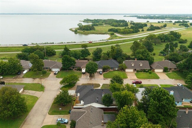 Foto del edificio - 9009 Lakeaire Dr