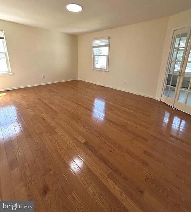 Foto del edificio - 1321 Butterfield Ln