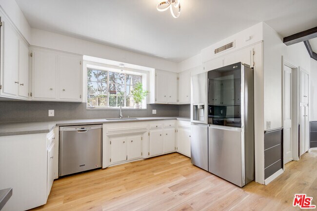 Foto del edificio - 926 N Alpine Dr