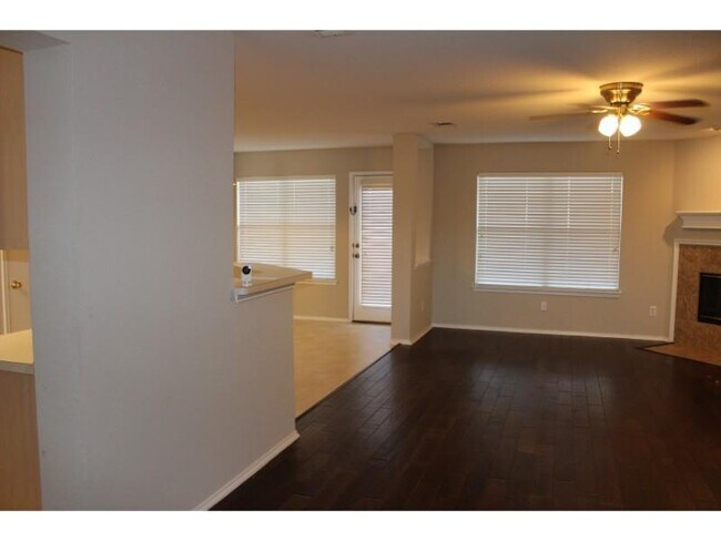 Building Photo - 1019 Aviary Dr