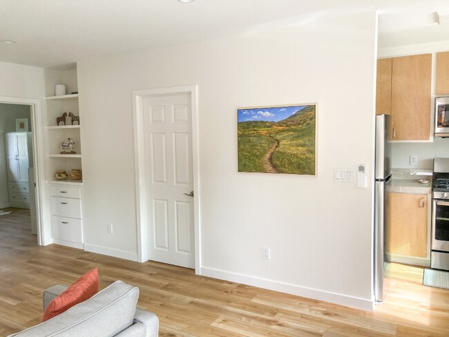 Building Photo - 571 Hill St