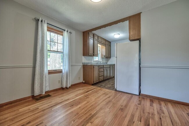 Building Photo - 2435 S 47th St