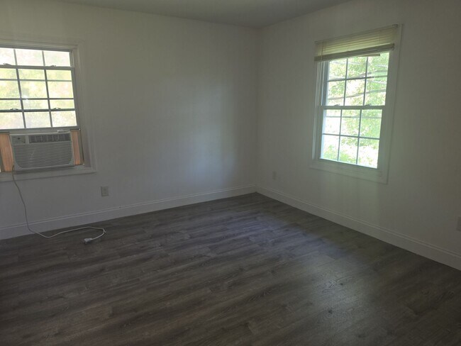 Foto del edificio - 1 Bedroom Available Now!