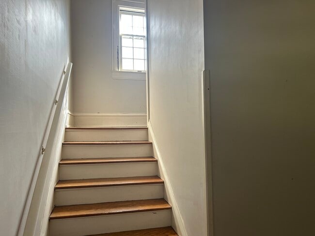 Building Photo - 873 Chester Rd