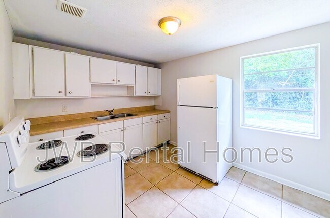 Building Photo - 5742 Newberg Ln
