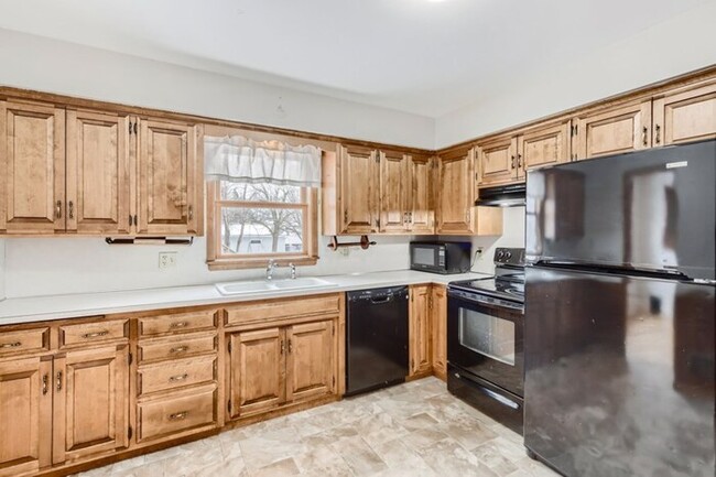 Building Photo - 416 S Olive St, Waconia, MN, 55387