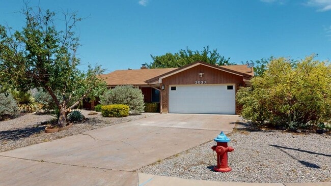 Building Photo - Fully Furnished 3 Bedroom Rental