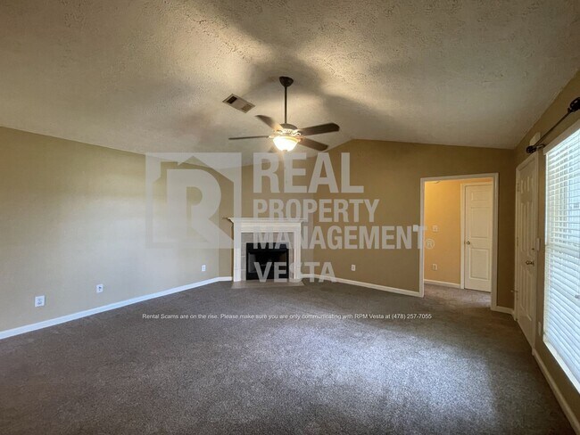 Building Photo - Spacious Three Bedroom House in Hartley Br...