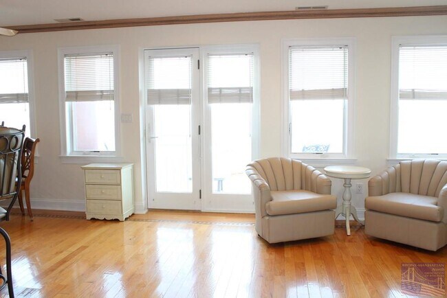 Foto del edificio - 842 Dean Ave