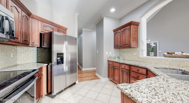 Foto del edificio - 402 Willow Creek Dr