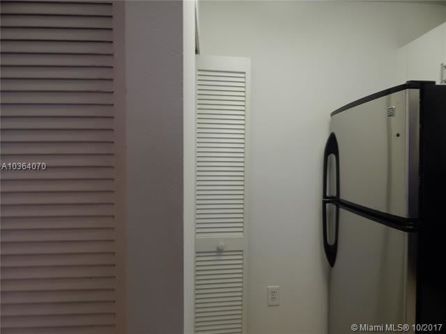 Building Photo - 1203 Glenmoor Dr