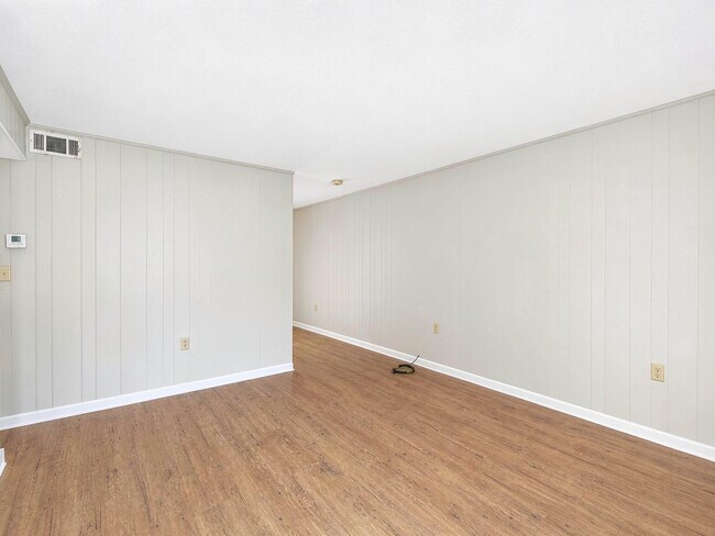 Building Photo - 1009 Hondo Ave