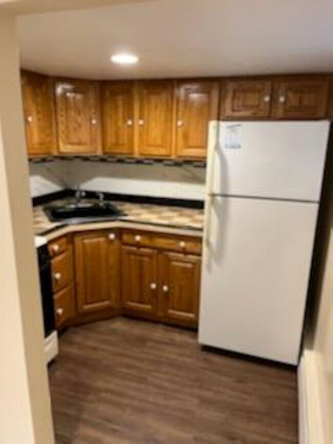 Kitchen - 2715 Jane St
