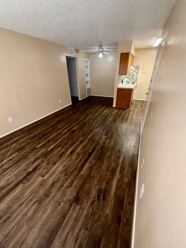 Foto del edificio - 2701 Green Oaks Rd
