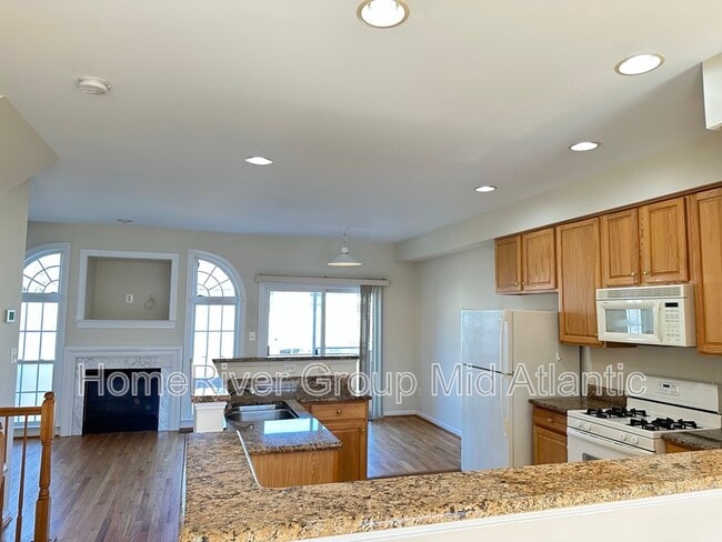 Building Photo - 5530 Sacramento Mews Pl