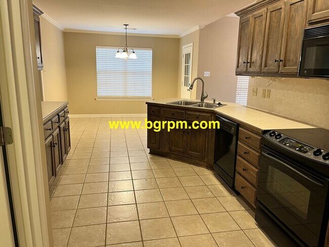 Building Photo - 3160 Shady Side Dr