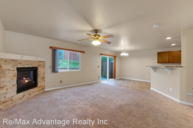 Building Photo - 3 br, 2.5 bath House - 6107 Kingdom View