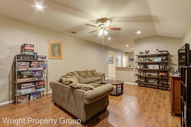 Foto del edificio - 3 br, 2 bath House - 6636 Sally Agee