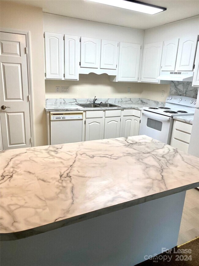 Building Photo - 1227 Rollins Ave