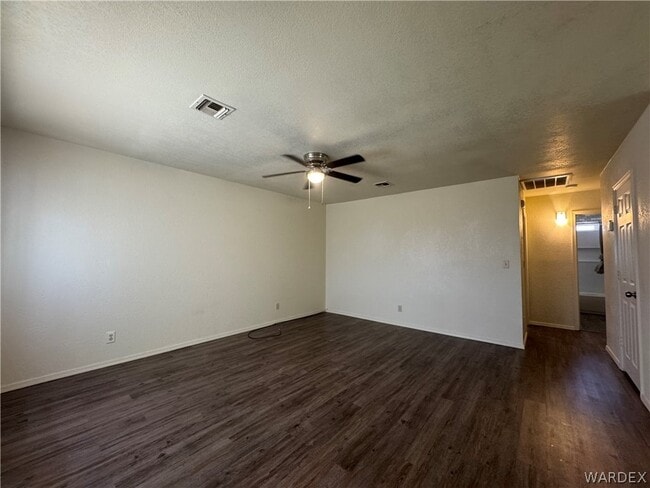 Foto del edificio - 2460 Lakeside Dr