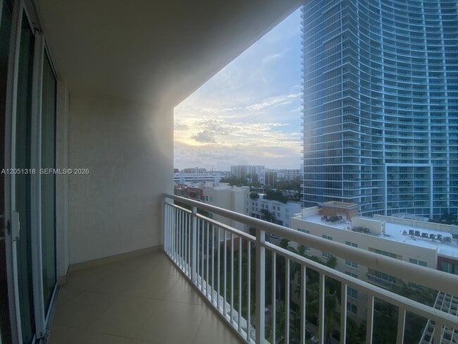 Building Photo - 2000 N Bayshore Dr