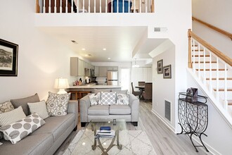 Building Photo - 11 Waterwheel Ct