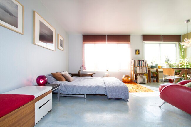 Foto del edificio - 525 N Sycamore Ave