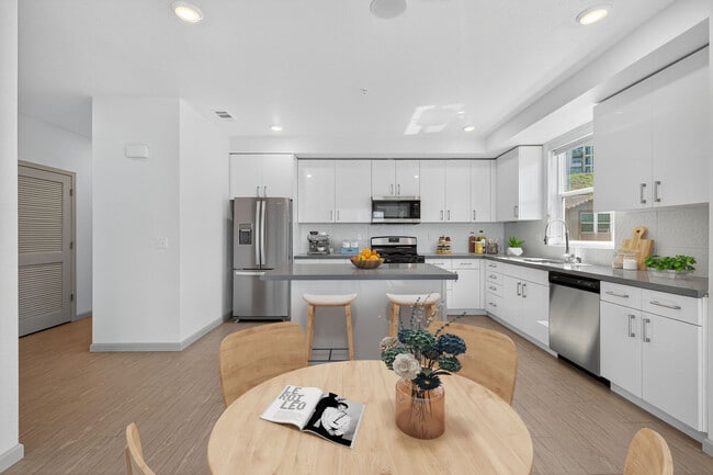 Building Photo - Pique at Iron Point