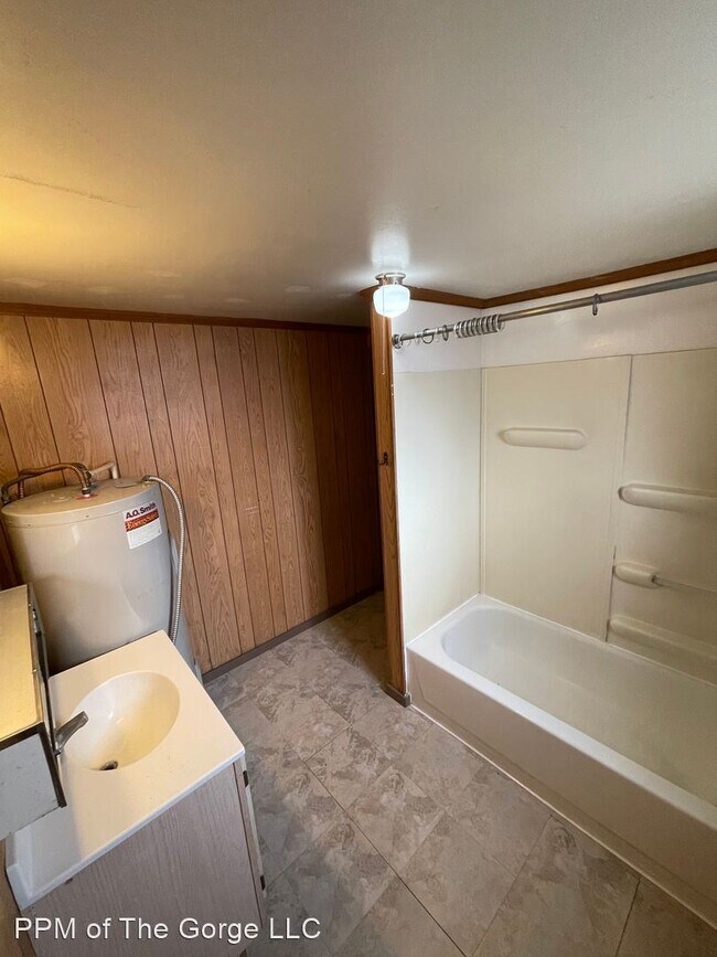 Building Photo - 1 br, 1 bath House - 406.5 Vista Drive
