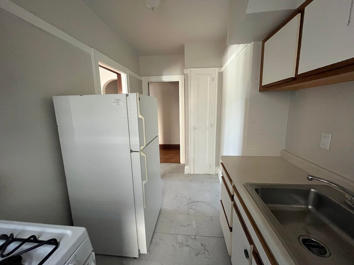 Building Photo - 4573 S Lake Dr