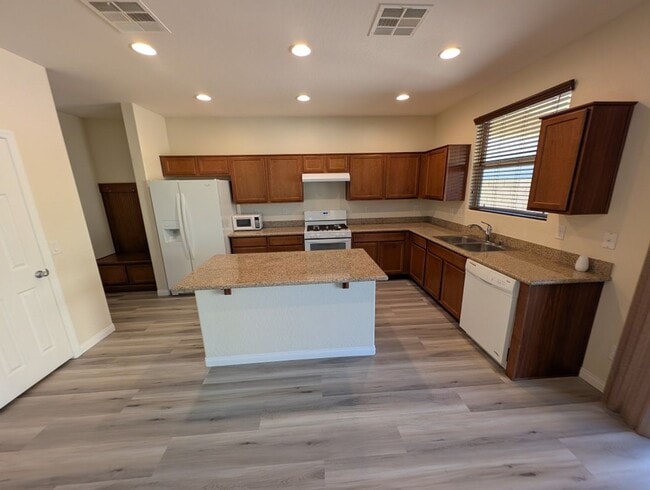 Foto del edificio - 152 Walkinshaw Ave