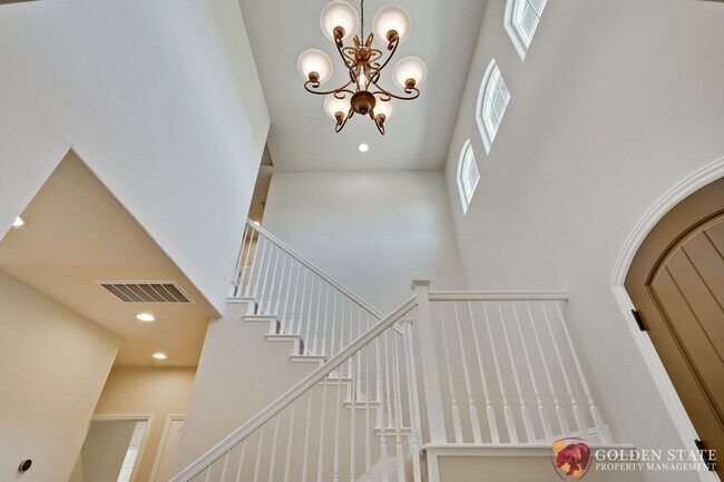 Foto del edificio - Mediterranean Elegance in the Heart of Cam...