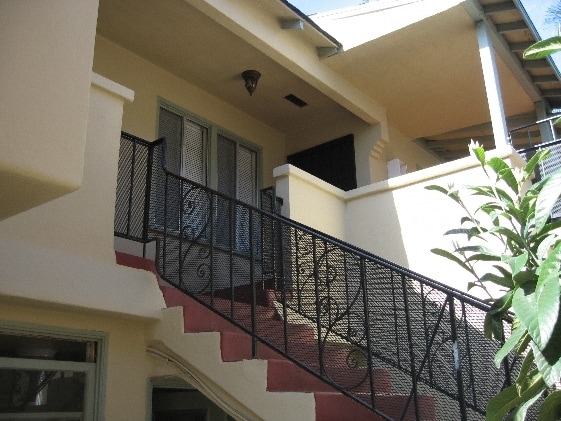 Foto del edificio - 7129-7135 Stafford Ave