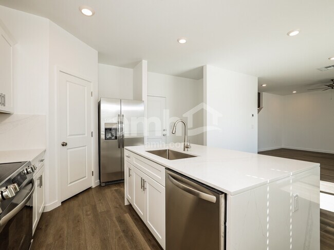 Foto del edificio - 2355 Dolly Ave