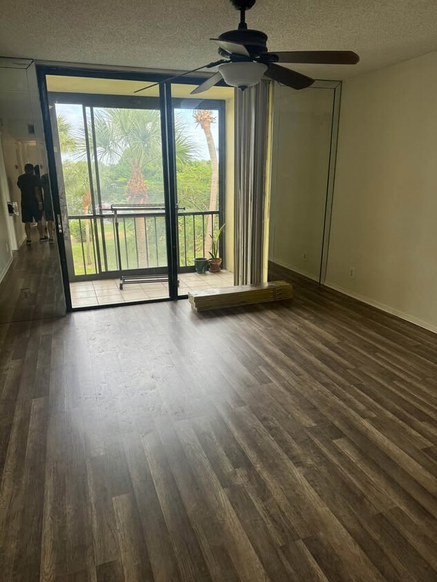 Living Room Patio - 5160 Las Verdes Cir