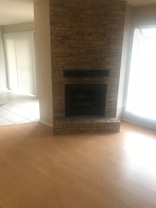 Foto del edificio - 2834-2836 Forest Bend