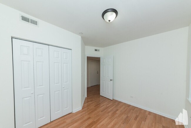 Foto del edificio - 4948 N Harding Ave