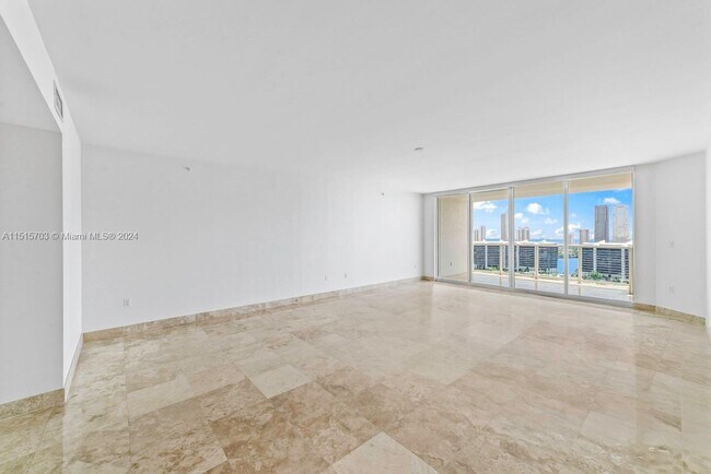 Foto del edificio - 3201 NE 183rd St
