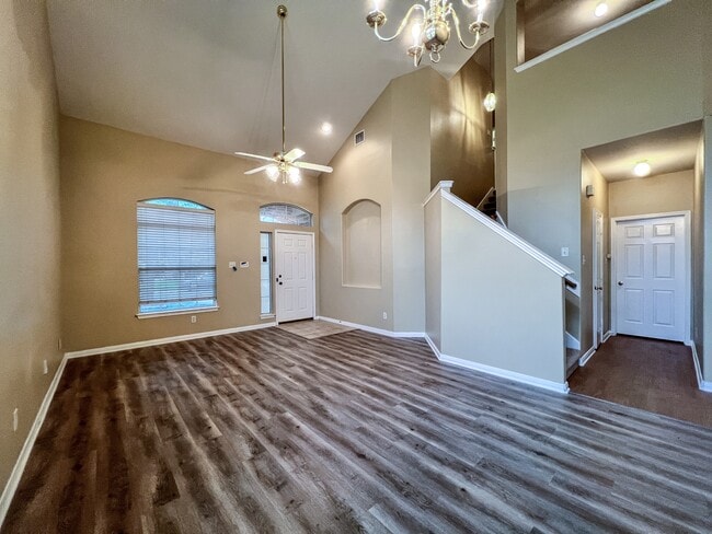Building Photo - 340 Meadow Park