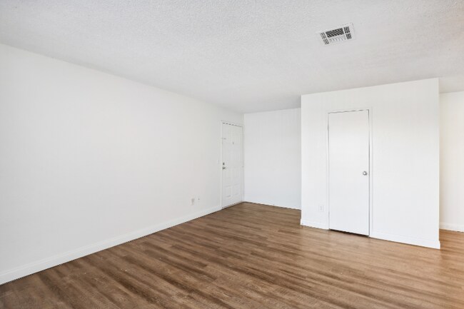 Foto del edificio - 1750 Karen Ave