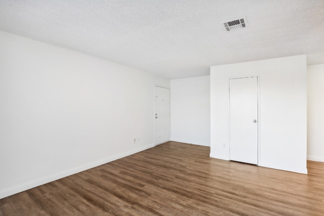 Foto del edificio - 1750 Karen Ave
