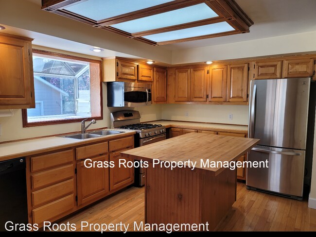 Foto del edificio - 3 br, 2 bath House - 10587 Oak Street