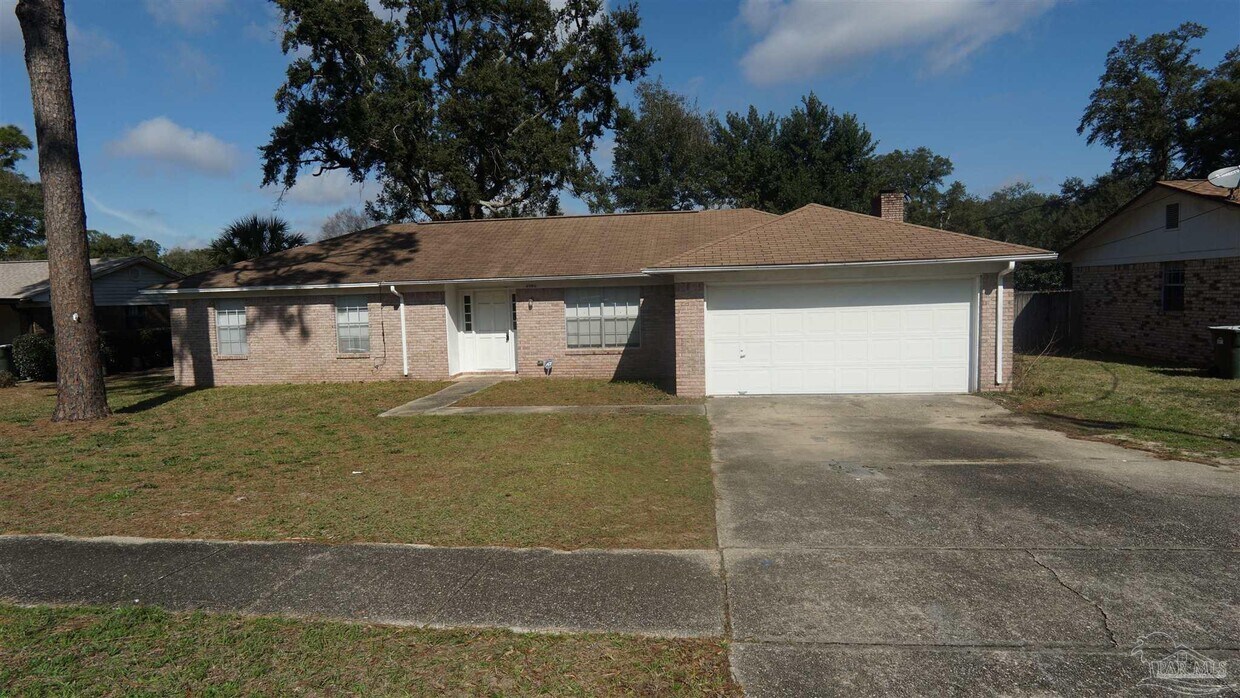 Foto principal - 6942 Falcon Dr