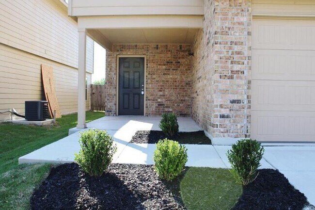 Foto del edificio - 5911 Camier Cove