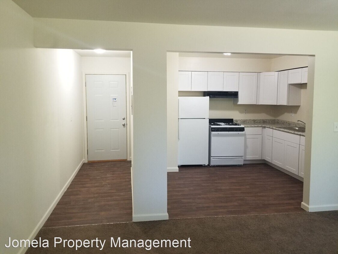 Primary Photo - 2920 W Highland Blvd
