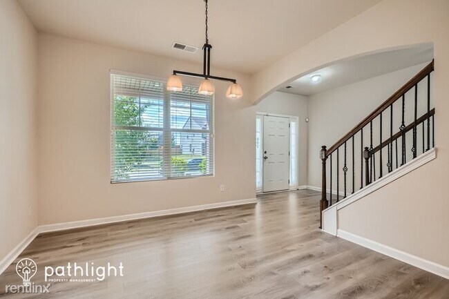 Building Photo - 4 br, 2.5 bath House - 1380 Worcester Trai...