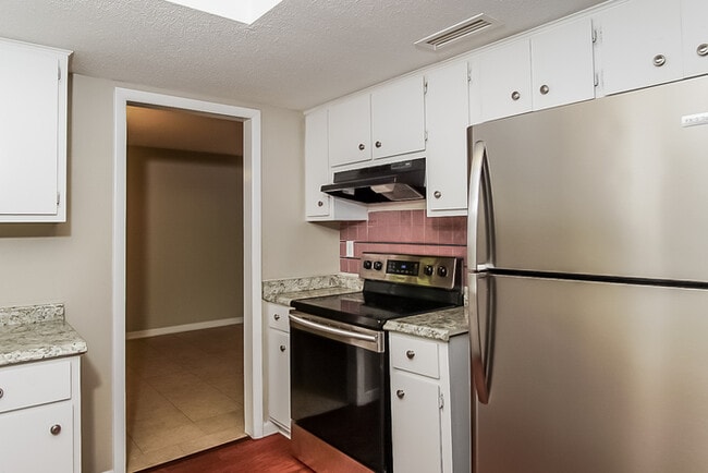 Building Photo - 1913 Waxleaf Green SE