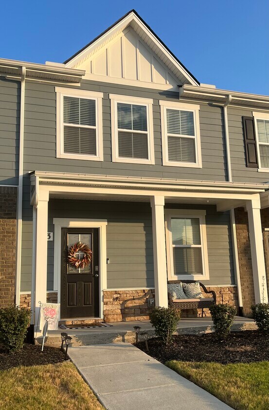 Primary Photo - 223 Catherine Ln