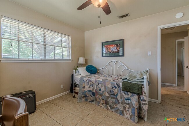 Foto del edificio - 324 Craddock Ave